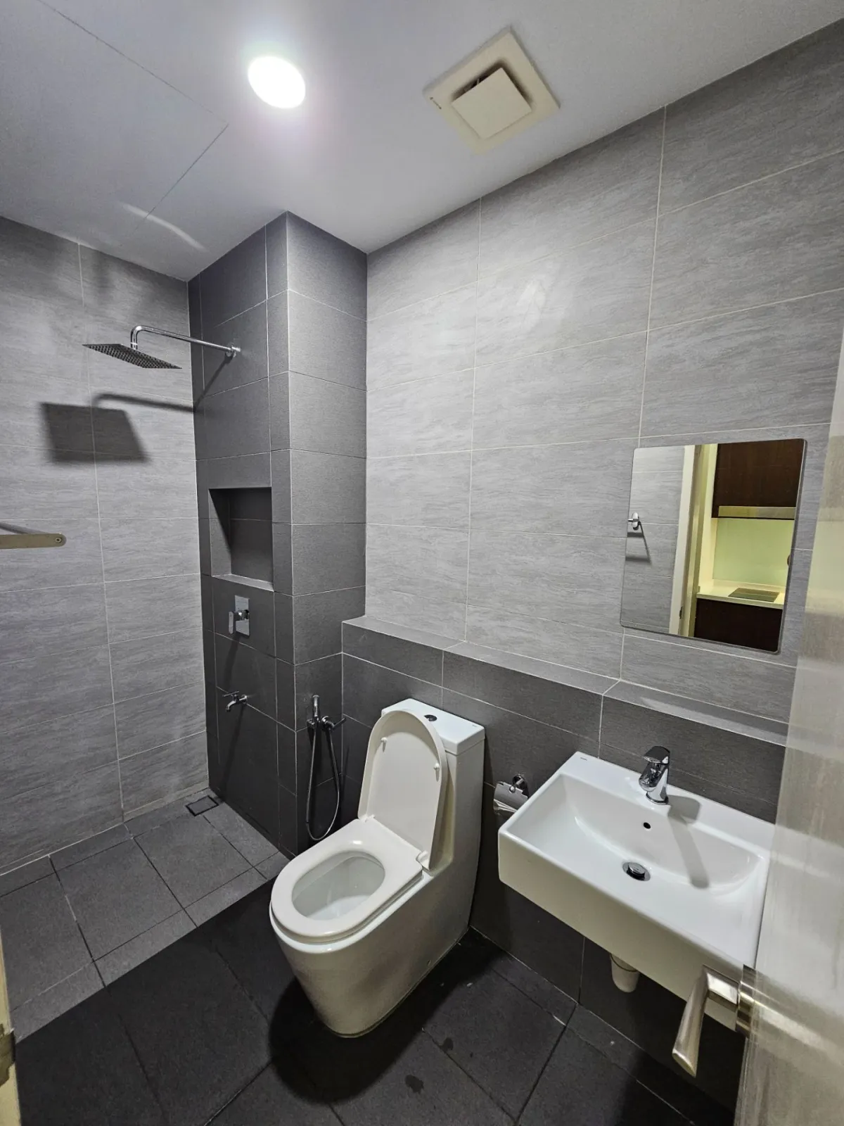 Modern New Studio, KLCC View, Steps to MRT 3